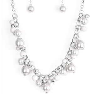 White pearl and silver Necklace